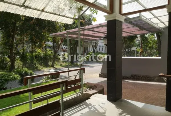 image RUMAH MEGAH MEWAH & STRATEGIS -HOMY - COZY DENGAN KUALITAS BANGUNAN SANGAT BAIK (4)