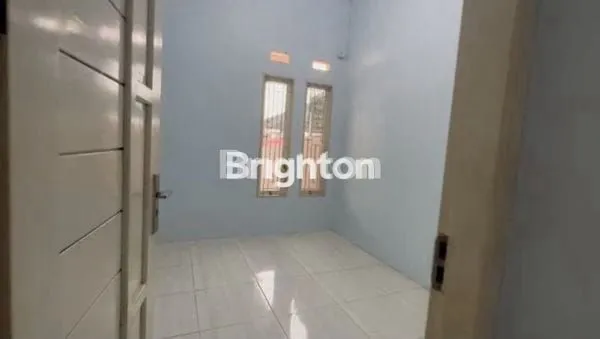 image DISEWAKAN RUMAH TENGAH KOTA BERNUANSA MINIMALIS LOKASI KM 2,5 AMAN NYAMAN HARGA NEGO (2)