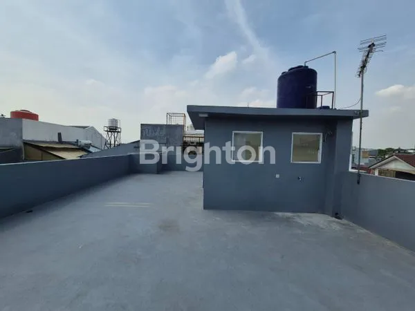 image JARANG ADA RUMAH BRAND NEW,  BISA BUAT USAHA KOS ELITE DIKELAPA GADING ATAU UNTUK KELUARGA BESAR DENGAN KAMAR BANYAK. (5)