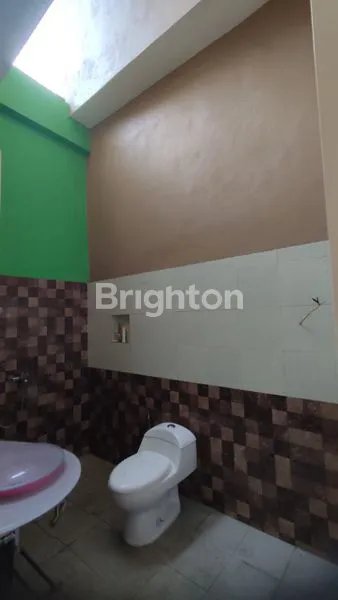 image DI SEWAKAN RUMAH 5 KAMAR – LOKASI STRATEGIS, SIAP HUNI (3)