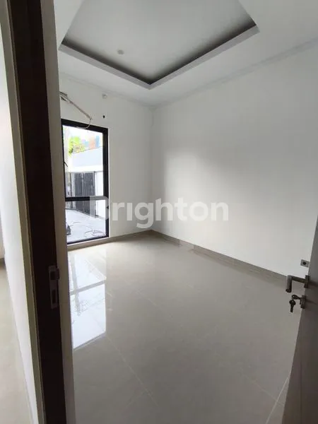 image RUMAH BARU SIAP HUNI , 2 LANTAI MERUYA  (7)