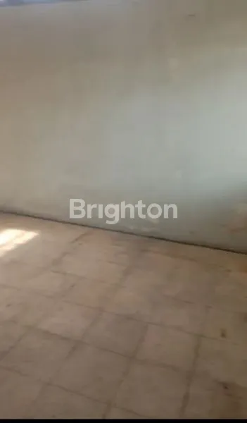 image RUKO 3,5 LT LEBAR 10 M SIAP PAKAI SANGAT COCOK UNTUK INVESTASI BISNIS YANG MENGUNTUNGKAN DIAREA YANG RAMAI DEPAN JALAN KEMBAR DISIMOKERTO DEKAT DENGAN KAPASAN KENJERAN PERAK (5)