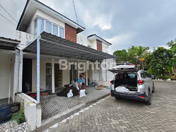 image BUTUH CEPAT LAKU RUMAH MINIMALIS 2 LANTAI MURAH DI GUNUNGANYAR DEKAT RAYA MERR HANYA 950JUTA - KONDISI SIAP HUNI SUDAH DIRENOVASI BAGUS (3)