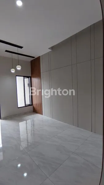 image RUMAH BARU GRESS 2 LANTAI SIAP HUNI LOKASI ONE GATE SISTEM DEKAT UNIVERSITAS  (2)