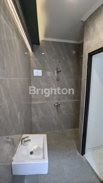 image RUMAH BARU GRESS 2 LANTAI SIAP HUNI LOKASI ONE GATE SISTEM DEKAT UNIVERSITAS  (6)