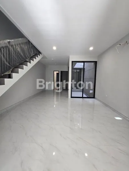 image RUMAH 2 LANTAI BARUK UTARA, 4 KT, SHM (3)