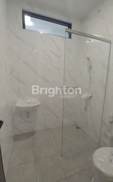 image RUMAH 2 LANTAI BARUK UTARA, 4 KT, SHM (8)