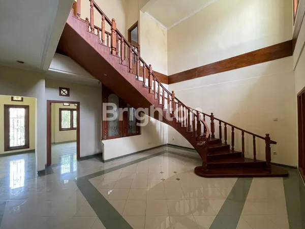 image RUMAH RUNGKUT MERR MEDOKAN SURABAYA 2LT GARASI 2 MOBIL NEGO (2)