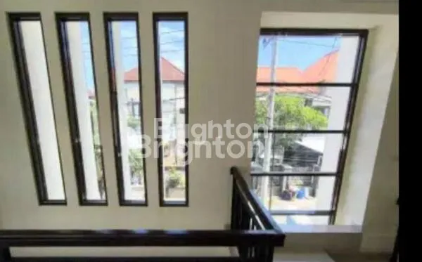 image RUMAH TINGGAL 2 LANTAI SEMI FURNISHED SIAP HUNI DITENGAH KOTA DENPASAR LOKASI STRATEGIS DEKAT DENGAN MALL,SEKOLAH,RS ,DAN TEMPAT KULINERAN DI AREA RENON DENPASAR SELATAN  (4)