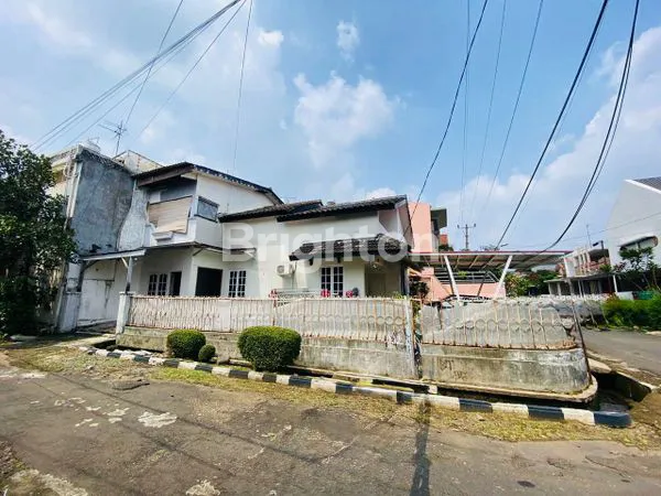 image JUAL RUMAH 1,5 LANTAI, LUAS, DI HOOK, LOKASI STRATEGIS (1)
