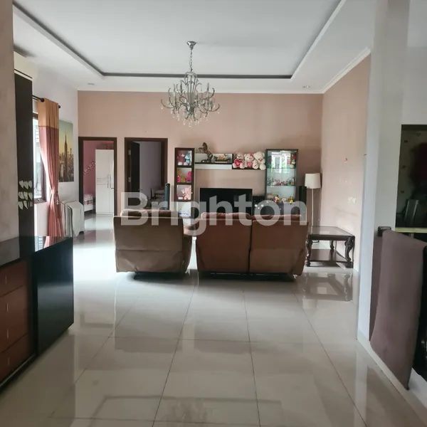image RUMAH MEWAH 2¼ LANTAI SENTUL NIRWANA – CLUSTER ATMOSPHIRE SENTUL CITY (6)
