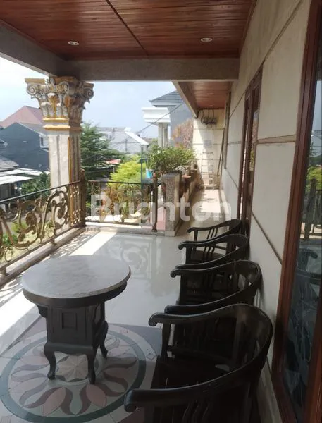 image RUMAH MEWAH 3 LANTAI ESSENCE PARK JATICEMPAKA – BEKASI DEKAT TOL & LRT (1)