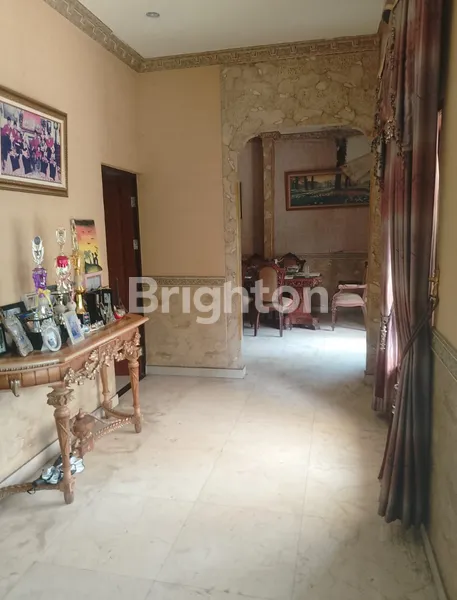 image RUMAH MEWAH 3 LANTAI ESSENCE PARK JATICEMPAKA – BEKASI DEKAT TOL & LRT (2)