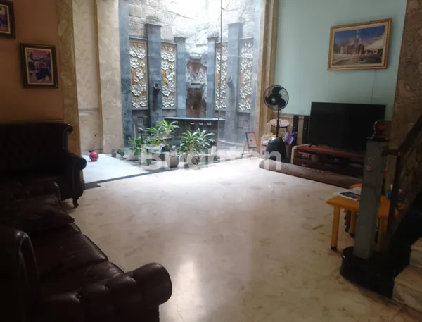 image RUMAH MEWAH 3 LANTAI ESSENCE PARK JATICEMPAKA – BEKASI DEKAT TOL & LRT (3)