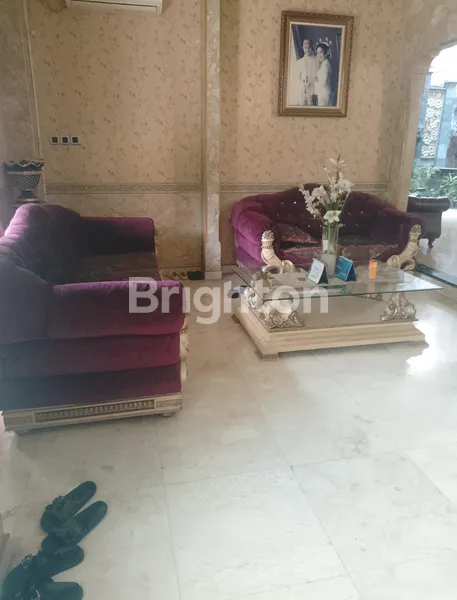 image RUMAH MEWAH 3 LANTAI ESSENCE PARK JATICEMPAKA – BEKASI DEKAT TOL & LRT (5)