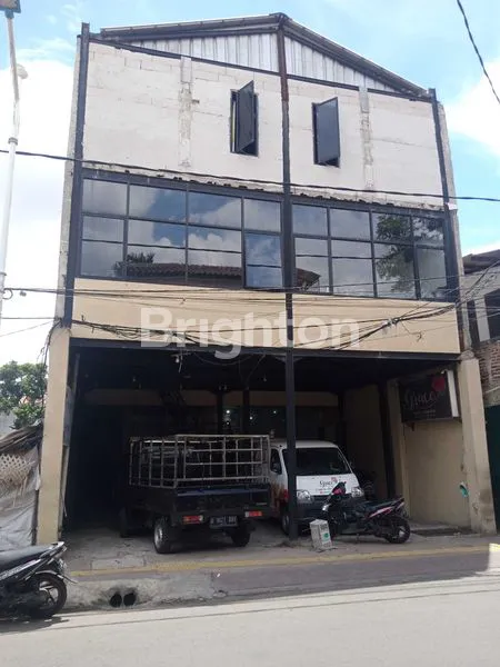 RUKO STRATEGIS DI PASAR KEMBANG, LT 72M²