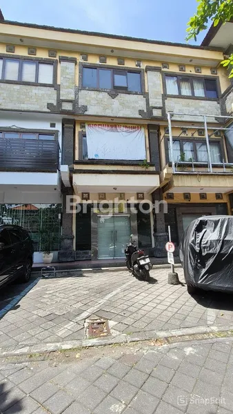 image RUKO 3 LANTAI STRATEGIS DI JALAN KALIANGET KUTA (1)