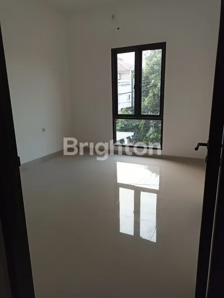 image RUMAH NIRWANA EKSEKUTIF GRESS 2 LANTAI ROW JALAN 3,5 MOBIL (5)