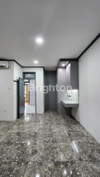 image RUMAH 2½ LANTAI DI PERUMAHAN DAAN MOGOT BARU (4)