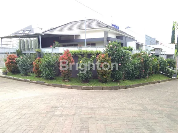 image RUMAH 286M² DI SETIABUDI REGENCY BANDUNG – ADEM, LUAS, GARASI 4 MOBIL (1)