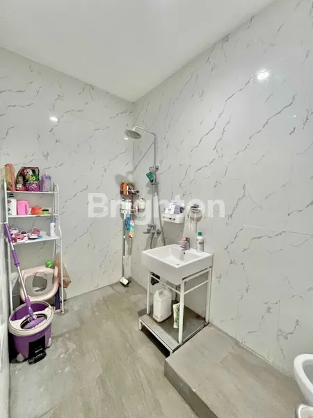 image RUMAH MINIMALIS CITRALAND THE GREENLAKE SIAP HUNI LOKASI ELITE (3)