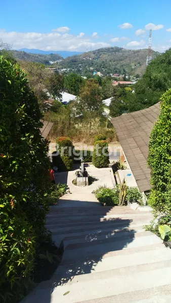 image BANGUNAN EX HOTEL SPRING HILL DI ALO TANIS PUNCAK WARINGIN LABUAN BAJO NUSA TENGGARA TIMUR (5)