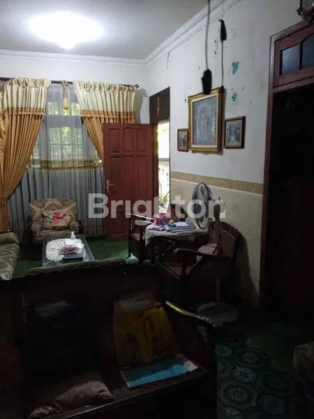 image RUMAH LAMA RUNGKUT ASRI TERAWAT LOKASI STRATEGIS DEKAT MERR (3)