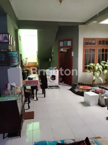 image RUMAH LAMA RUNGKUT ASRI TERAWAT LOKASI STRATEGIS DEKAT MERR (5)