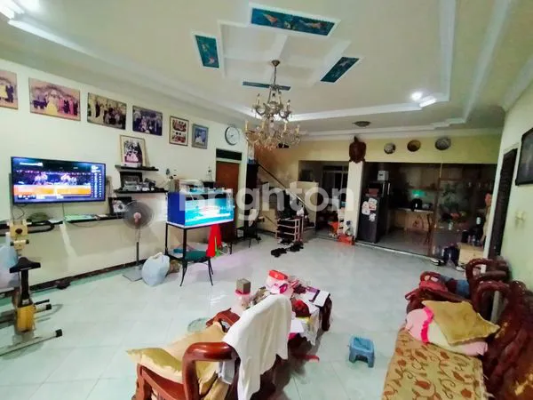image DIJUAL RUMAH MEWAH HARGA MIRING SURABAYA BARAT DARMO (4)