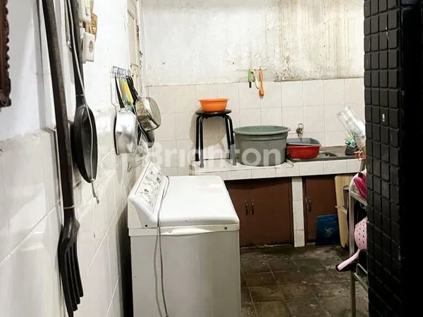 image RUMAH TOMANG COCOK DIBANGUN TEMPAT TINGGAL DAN USAHA LAINNYA SEPERTI RUMAH KOST DI JAKARTA BARAT (6)