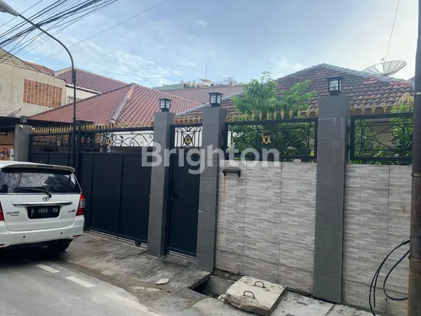 image RUMAH JUMBO 360M² DI PETOJO SELATAN — BUAT KELUARGA BESAR YANG MAU TINGGAL DI TENGAH JAKARTA TANPA DRAMA. (1)