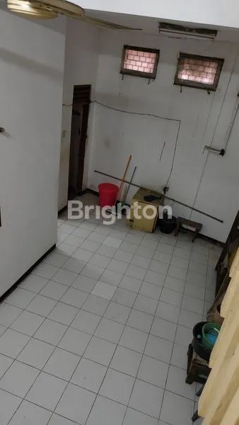 image RUMAH STRATEGIS DI JALAN TIDAR, PUSAT KOTA SURABAYA, COCOK UNTUK USAHA (8)