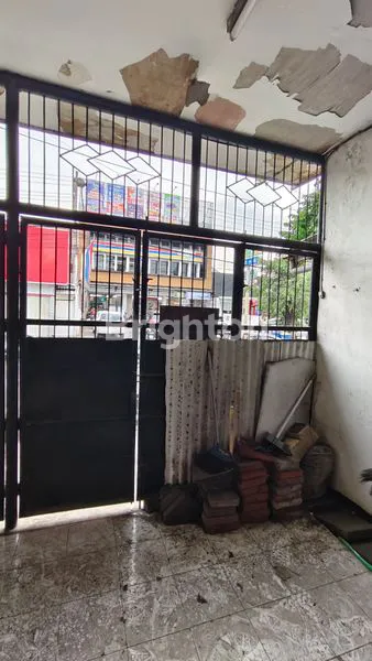 image RUMAH STRATEGIS DI JALAN TIDAR, PUSAT KOTA SURABAYA, COCOK UNTUK USAHA (4)