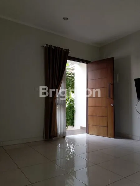 image RUMAH 2 LANTAI DI CLUSTER BURGUNDY SUMARECON (4)