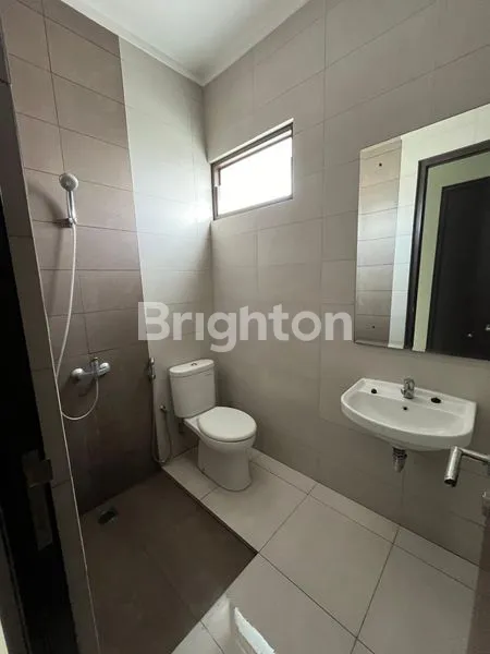 image RUMAH 2 LANTAI DI CLUSTER BURGUNDY SUMARECON (2)