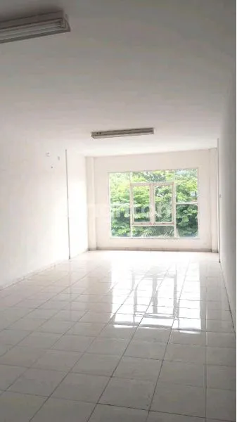 image RUKO 3 LANTAI TERAWAT SIAP HUNI, STRATEGIS NOL JALAN RAYA MANUKAN TAMA, MANUKAN KULON, SURABAYA BARAT (1)