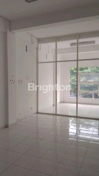 image RUKO 3 LANTAI TERAWAT SIAP HUNI, STRATEGIS NOL JALAN RAYA MANUKAN TAMA, MANUKAN KULON, SURABAYA BARAT (2)