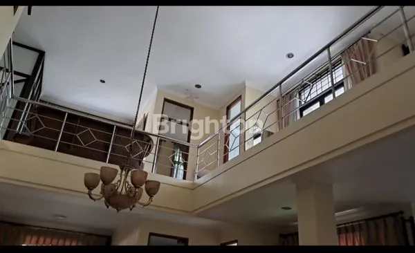 image RUMAH MEWAH 2 LANTAI , HALAMAN LUAS PONDOK HIJAU SETIABUDI  15 MENIT  DARI RUMAH MODE , GEGERKALONG KPAD BANDUNG BARAT , JAWA BARAT  INDONESIA (1)