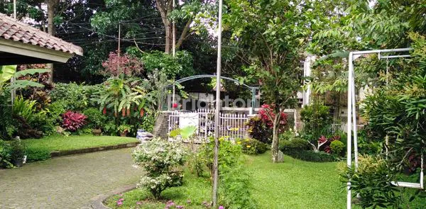 image RUMAH MAINROAD STRATEGIS BANDUNG UTARA DEKAT DENGAN KAMPUS UPI BANDUNG (4)