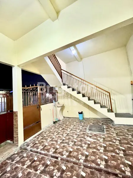 image RUMAH IMPIAN DI GRESIK: 7 KAMAR, ROOFTOP, KOLAM PRIBADI - HARGA TERJANGKAU! (3)