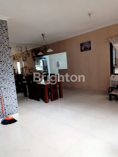 image RUMAH 2 LANTAI DI SEBERANG LIVING WORLD KOTA WISATA CIBUBUR (4)