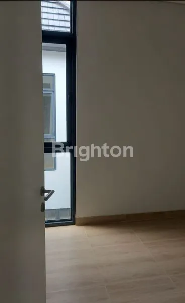 image RUMAH MEWAH 3 LANTAI DI GREENWICH BSD (2)