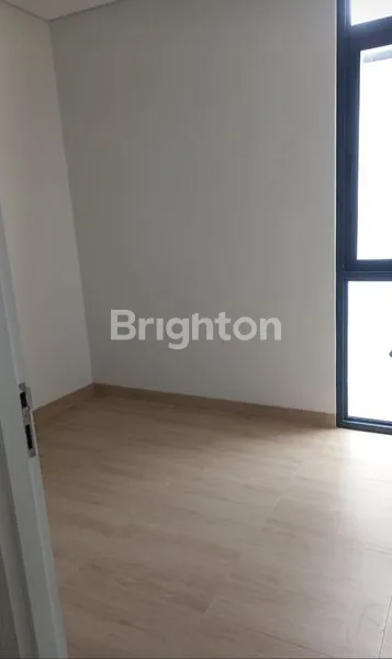 image RUMAH MEWAH 3 LANTAI DI GREENWICH BSD (3)