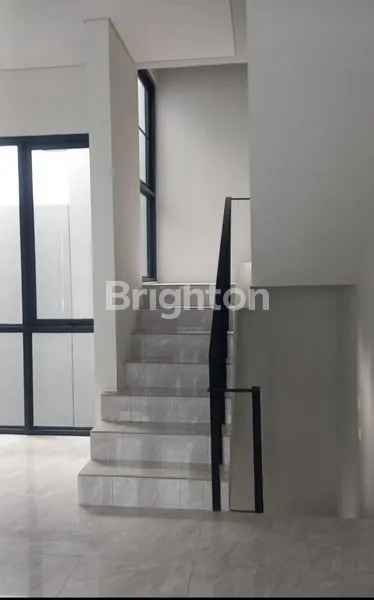image RUMAH MEWAH 3 LANTAI DI GREENWICH BSD (7)