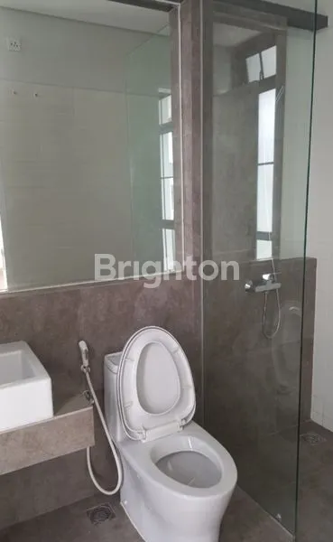 image RUMAH MEWAH 3 LANTAI DI GREENWICH BSD (8)