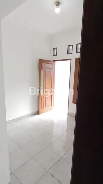 image RUMAH DI JATIBENING STRATEGIS (4)