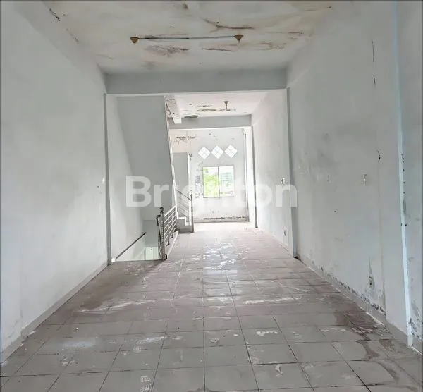 image RUKO SIAP HUNI 3,5 TINGKAT DENGAN PANJANG TANAH 31 MTR - SPACE PARKIR PANJANG DI LOKASI INTI KOTA MEDAN - JL KARYA, AMIR HAMZAH , MEDAN BARAT (6)