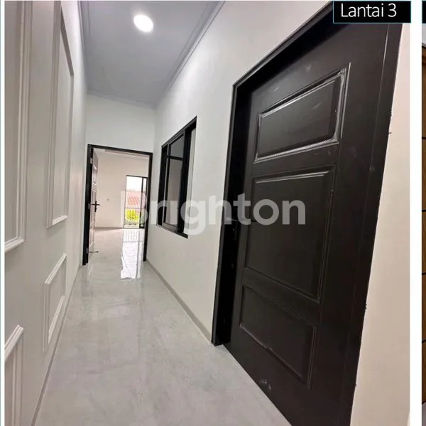 image RUMAH BARU 3 LANTAI DI TANJUNG DUREN BARAT , JAKARTA BARAT (8)