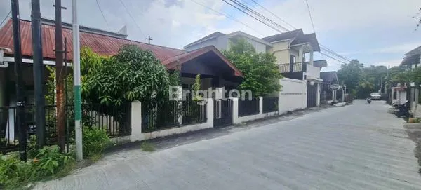 image RUMAH CLASIC LUAS DAN NYAMAN PUSAT KOTA  (1)