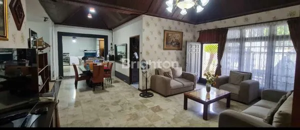 image RUMAH CLASIC LUAS DAN NYAMAN PUSAT KOTA  (2)